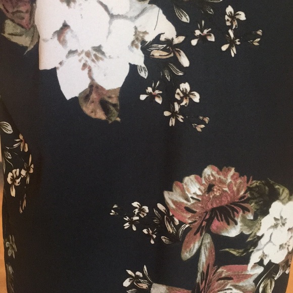Women’s c & e floral Blouse in Medium - Picture 4 of 12